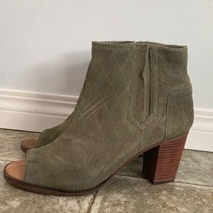 Toms open toed shoes, never worn!